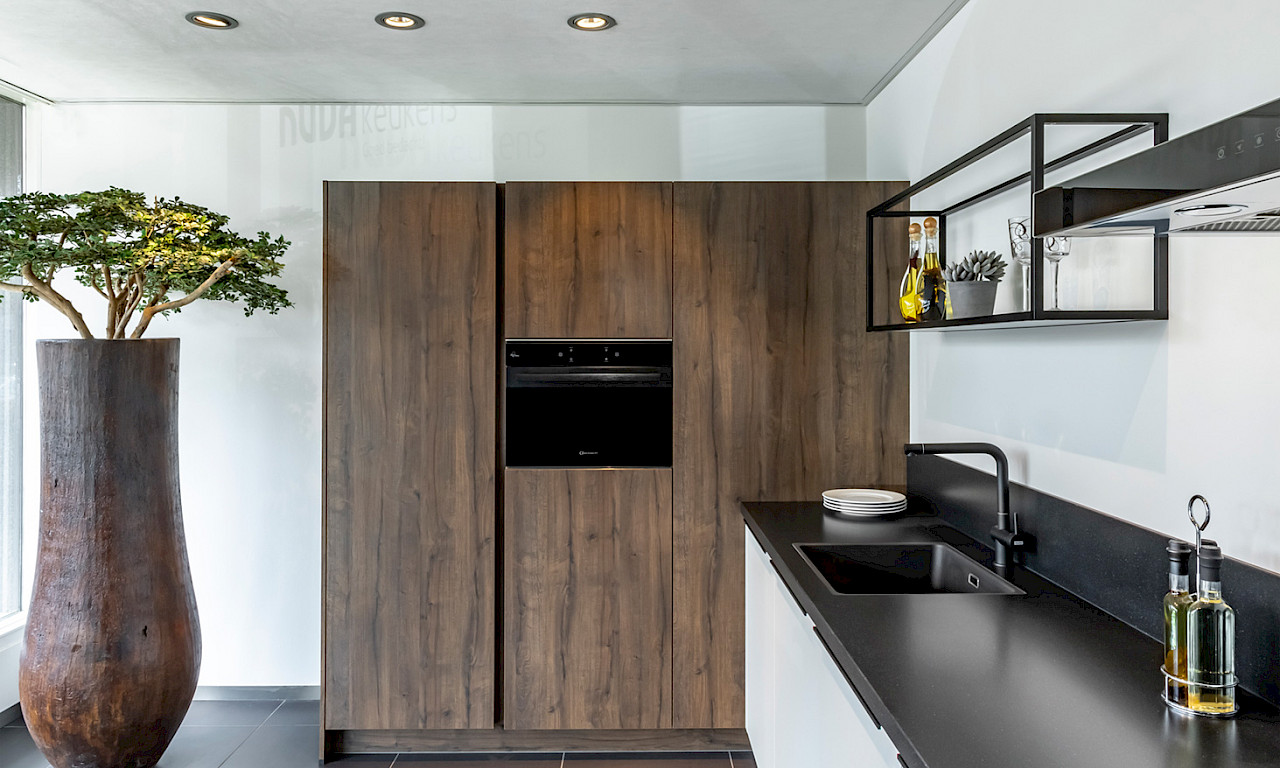 hoekkeuken met houtlook