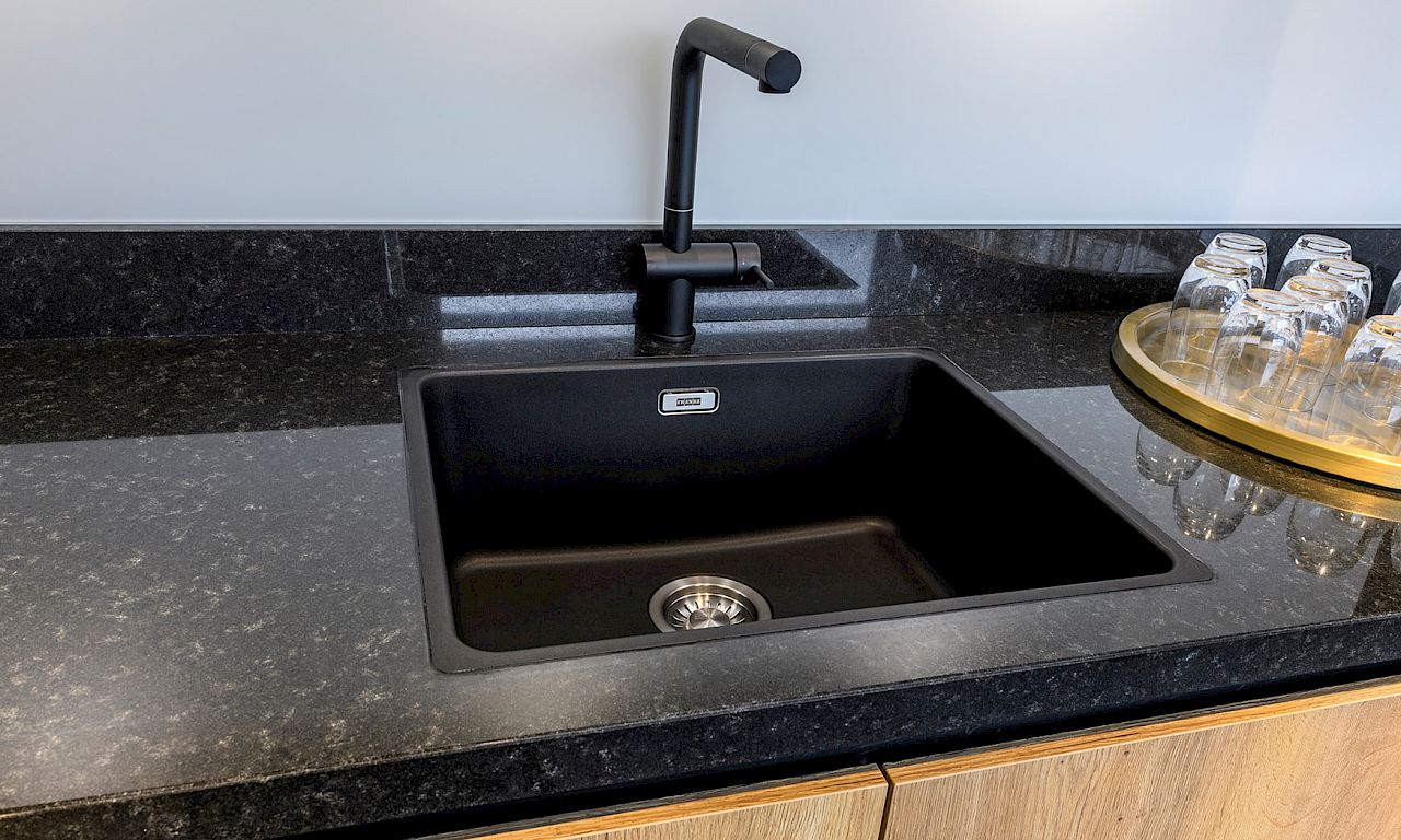 granieten blad houtlook keuken