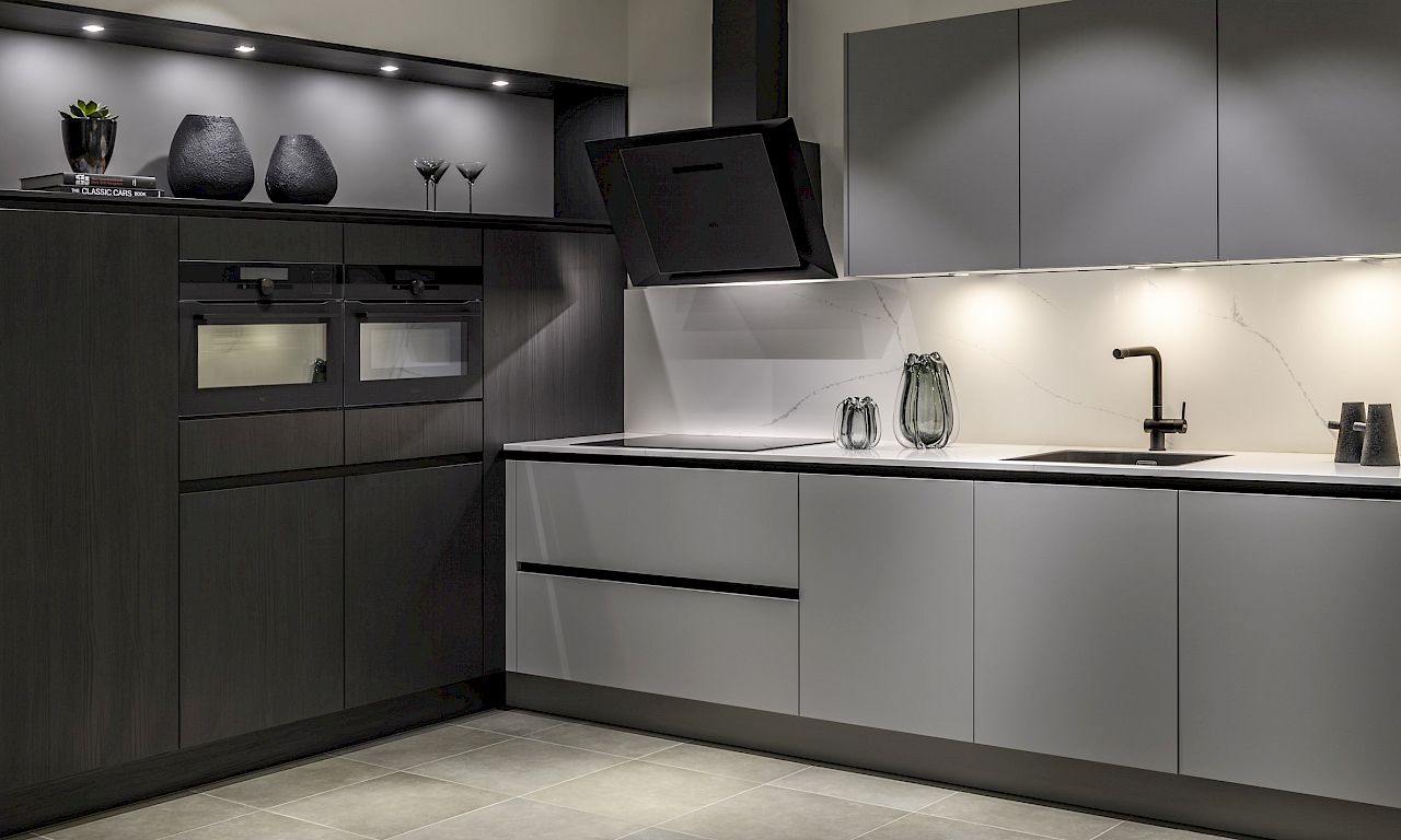 grijze houtlook keuken