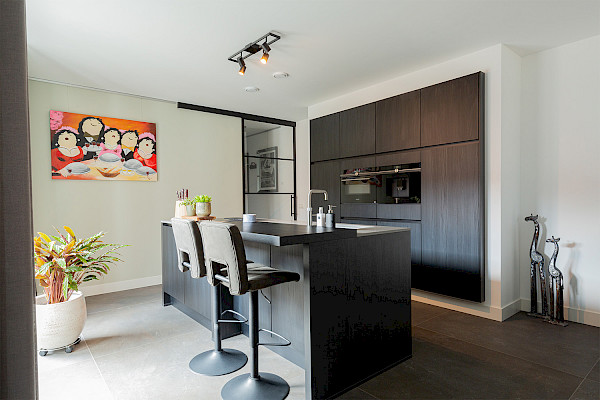 Woonkamer met open keuken