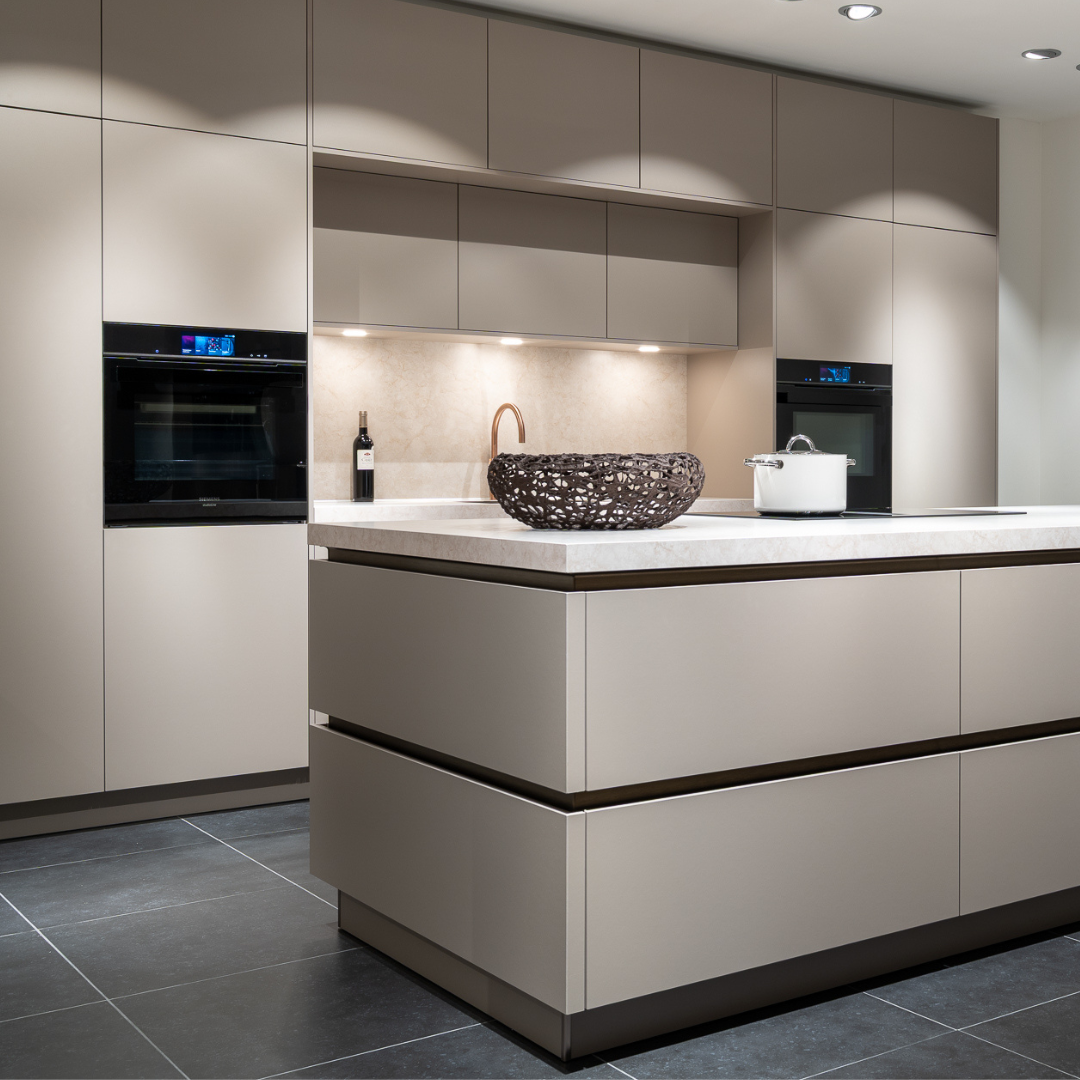 Moderne beige keuken